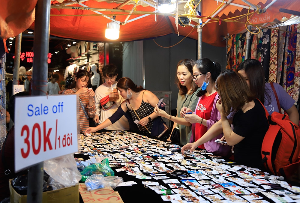 Hanoi pedestrian street and Old Quarter resume activities after COVID-19 restriction Hanoi pedestrian street and Old Quarter resume activities after COVID-19 restriction