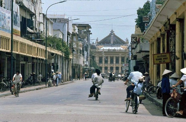 Back in time with invaluable photos of Hanoi in 1990s Back in time with invaluable photos of Hanoi in 1990s