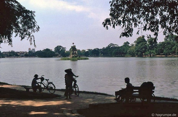 Back in time with invaluable photos of Hanoi in 1990s Back in time with invaluable photos of Hanoi in 1990s