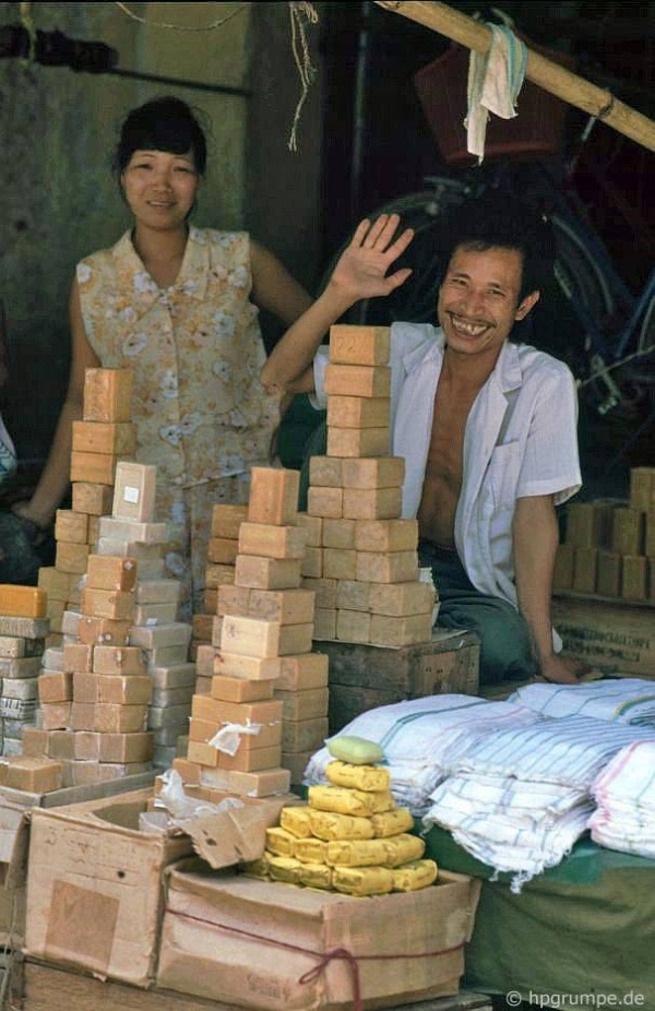 Back in time with invaluable photos of Hanoi in 1990s Back in time with invaluable photos of Hanoi in 1990s