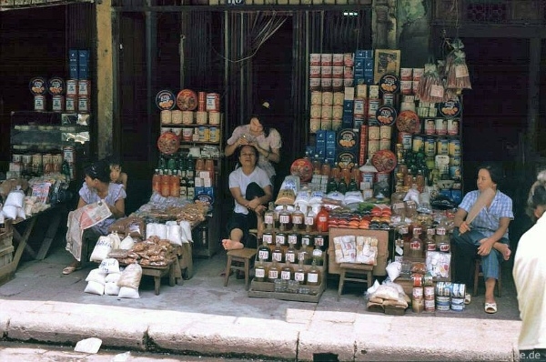 Back in time with invaluable photos of Hanoi in 1990s Back in time with invaluable photos of Hanoi in 1990s