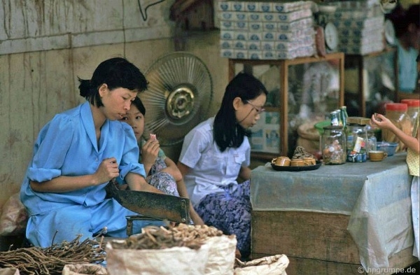 Back in time with invaluable photos of Hanoi in 1990s Back in time with invaluable photos of Hanoi in 1990s