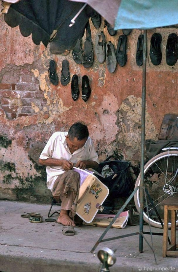 Back in time with invaluable photos of Hanoi in 1990s Back in time with invaluable photos of Hanoi in 1990s