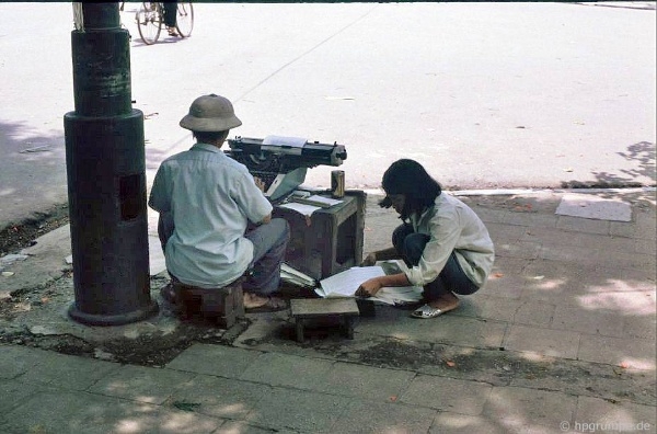 Back in time with invaluable photos of Hanoi in 1990s Back in time with invaluable photos of Hanoi in 1990s