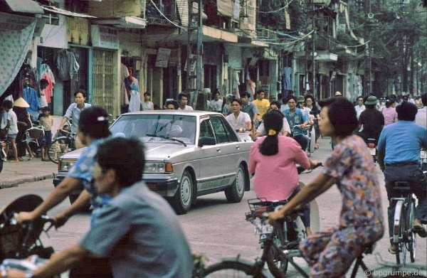 Back in time with invaluable photos of Hanoi in 1990s Back in time with invaluable photos of Hanoi in 1990s