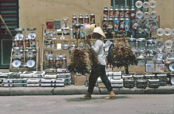 Back in time with invaluable photos of Hanoi in 1990s Back in time with invaluable photos of Hanoi in 1990s