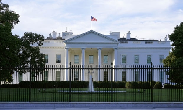 undefined An envelope addressed to the White House and containing the deadly substance ricin was reportedly intercepted on Saturday.