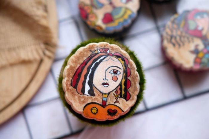 Mooncakes with Folk Paintings on Crust Hold Artistic Merits Mooncakes with Folk Paintings on Crust Hold Artistic Merits
