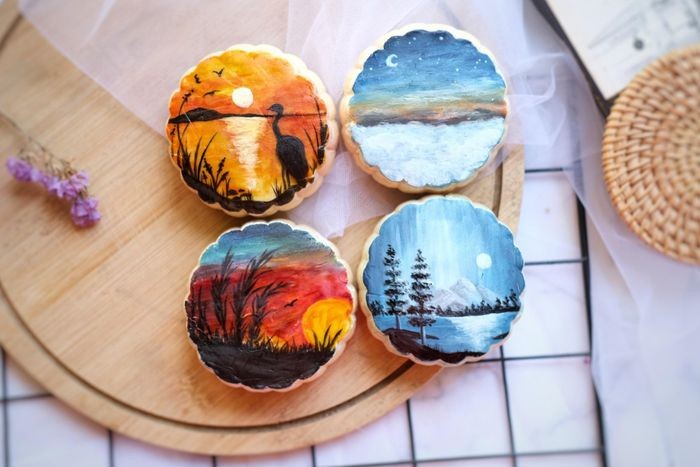 Mooncakes with Folk Paintings on Crust Hold Artistic Merits Mooncakes with Folk Paintings on Crust Hold Artistic Merits