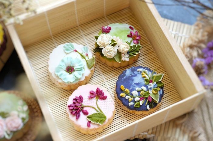 Mooncakes with Folk Paintings on Crust Hold Artistic Merits Mooncakes with Folk Paintings on Crust Hold Artistic Merits