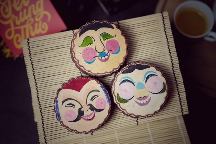 Mooncakes with Folk Paintings on Crust Hold Artistic Merits Mooncakes with Folk Paintings on Crust Hold Artistic Merits