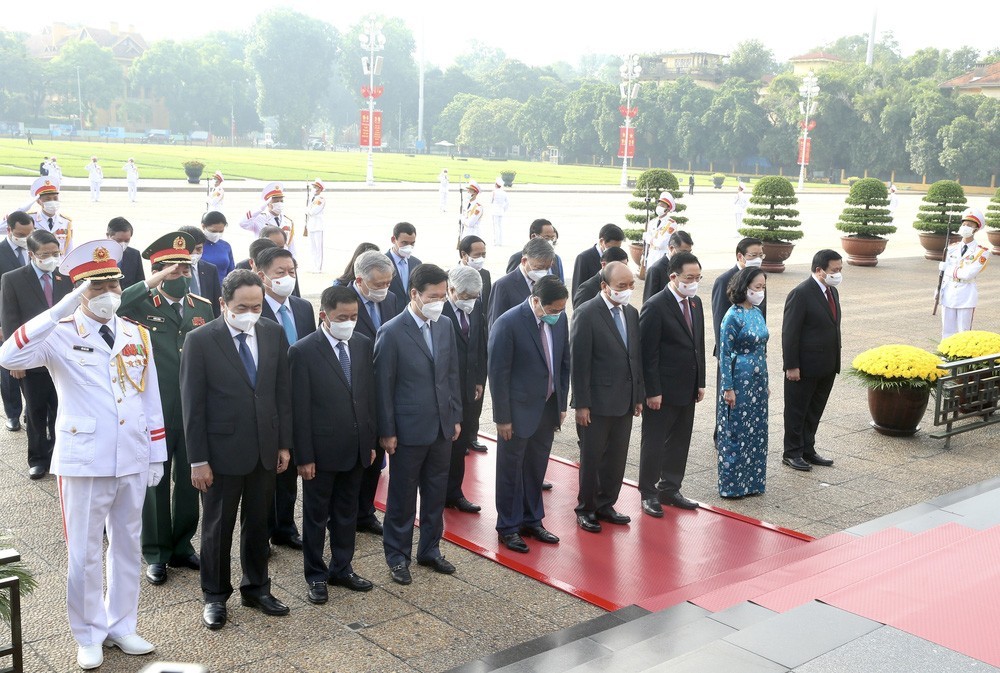 Party chief pays tribute to President Ho Chi Minh on National Day