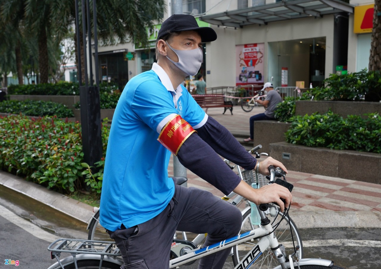 Expat Volunteers to Deliver Medicine and Foodstuff to Households Amid Rising Pandemic Expat Volunteers to Deliver Medicine and Foodstuff to Households Amid Rising Pandemic
