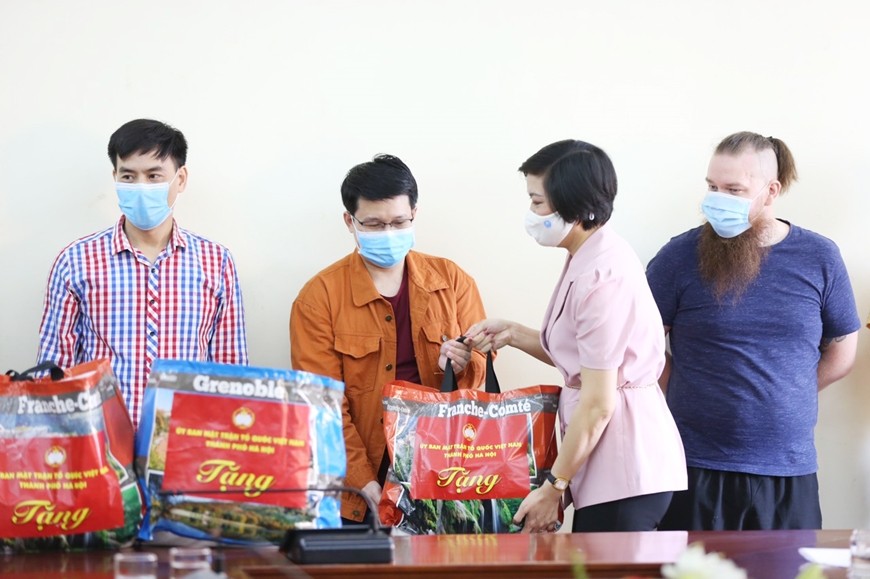 More Expats in Hanoi Receive Covid-19 Support More Expats in Hanoi Receive Covid-19 Support