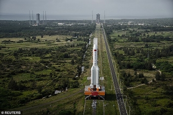 world breaking news today october 3 china plans to build a new rocket to send astronauts to the moon