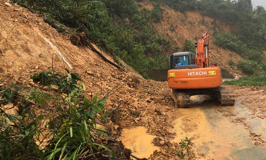Bodies of 13 rescue team members buried in landslide rubble retrieved Bodies of 13 rescue team members buried in landslide rubble retrieved