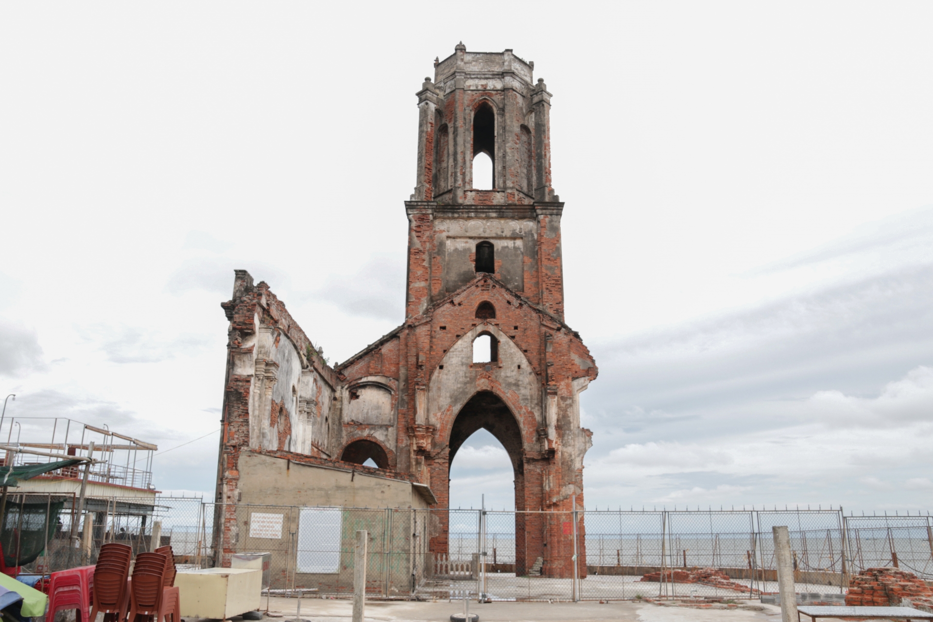Unspoiled beauty in coastal 'Fallen church', northen Vietnam Unspoiled beauty in coastal 'Fallen church', northen Vietnam