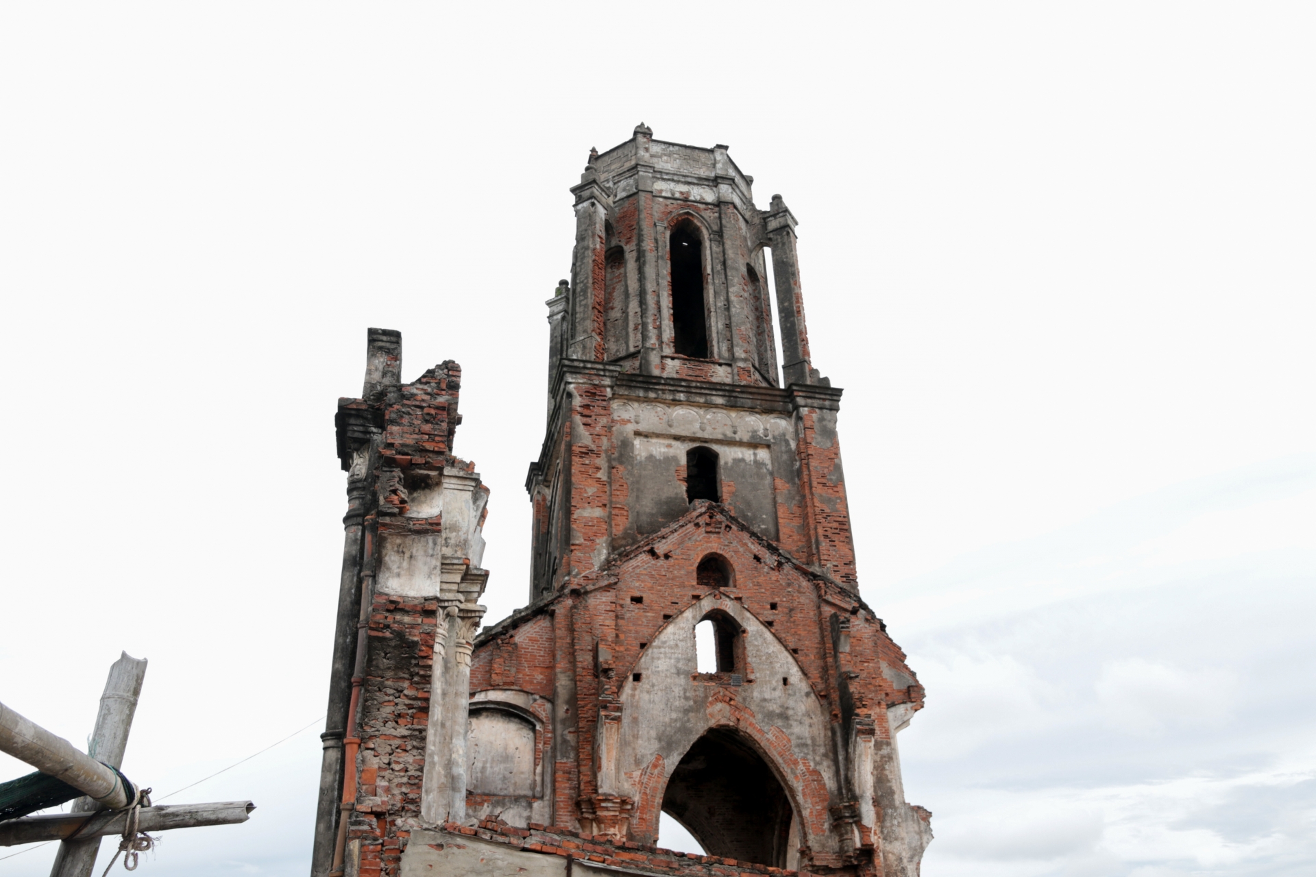 Unspoiled beauty in coastal 'Fallen church', northen Vietnam Unspoiled beauty in coastal 'Fallen church', northen Vietnam