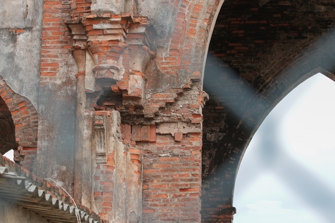 Unspoiled beauty in coastal 'Fallen church', northen Vietnam Unspoiled beauty in coastal 'Fallen church', northen Vietnam