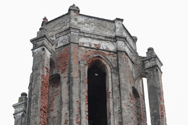 Unspoiled beauty in coastal 'Fallen church', northen Vietnam Unspoiled beauty in coastal 'Fallen church', northen Vietnam
