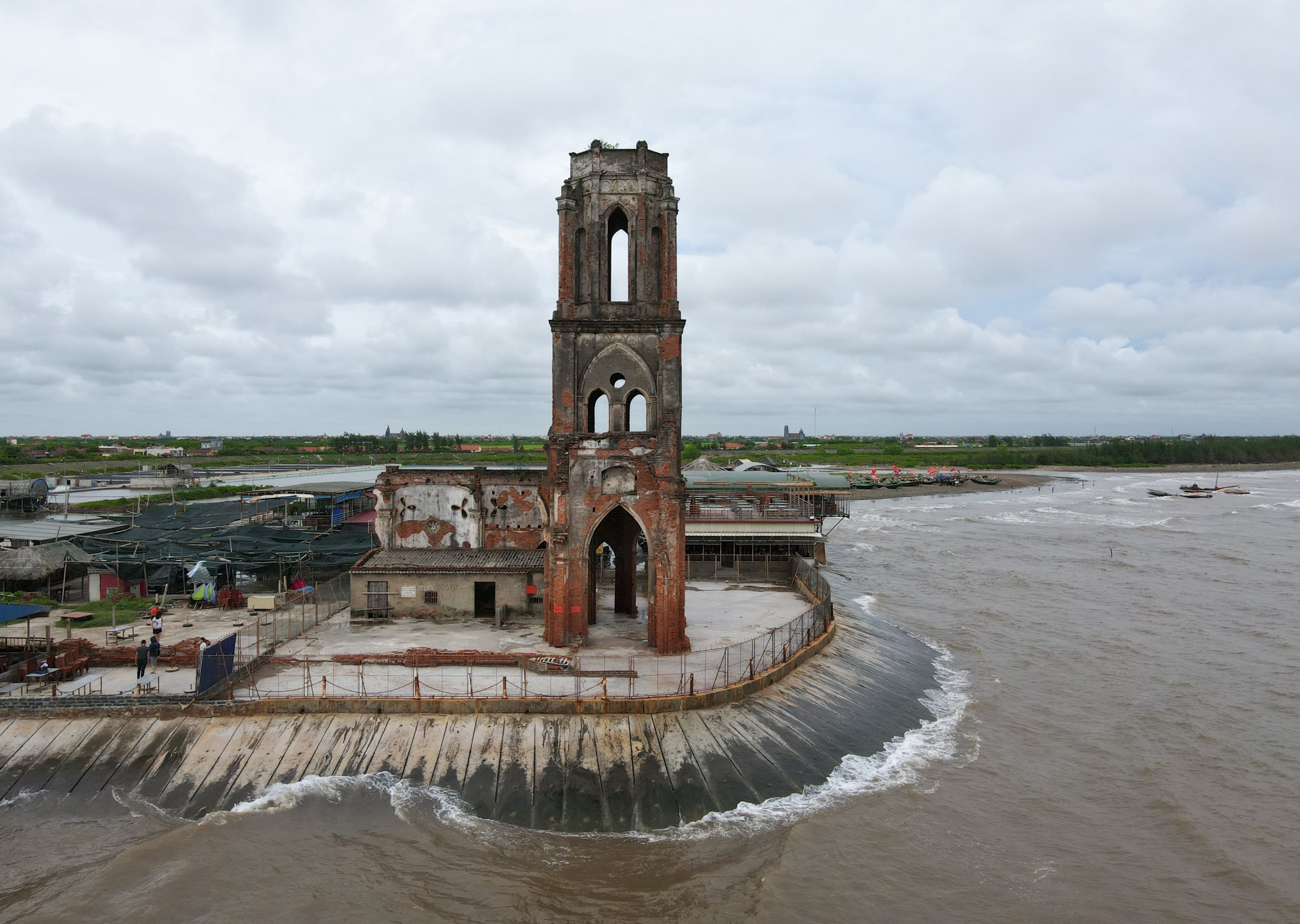 Unspoiled beauty in coastal 'Fallen church', northen Vietnam Unspoiled beauty in coastal 'Fallen church', northen Vietnam