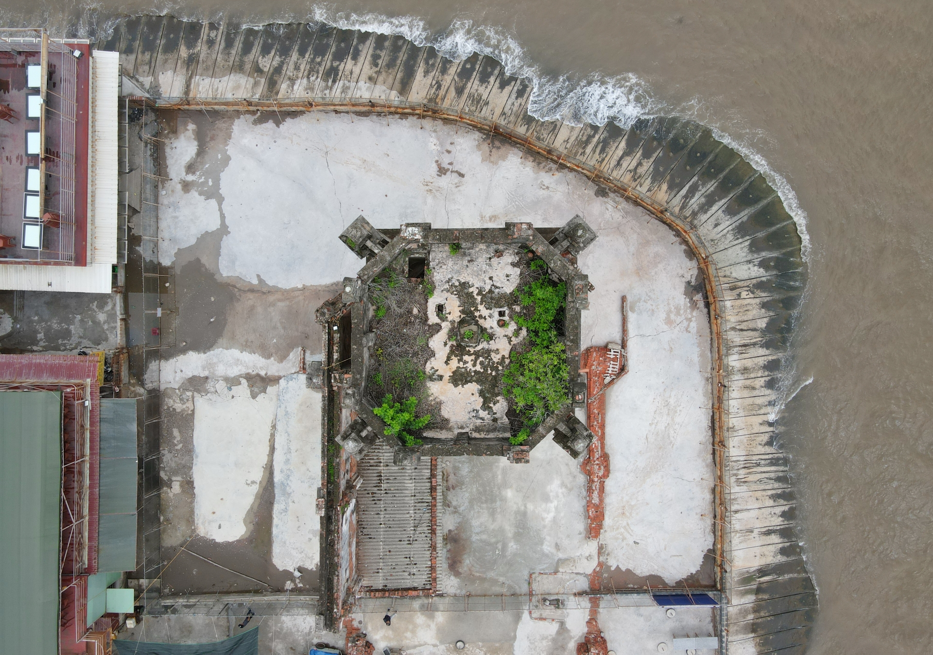 Unspoiled beauty in coastal 'Fallen church', northen Vietnam Unspoiled beauty in coastal 'Fallen church', northen Vietnam