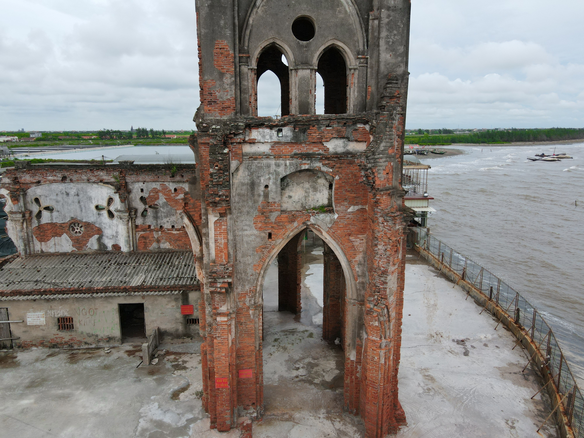Unspoiled beauty in coastal 'Fallen church', northen Vietnam Unspoiled beauty in coastal 'Fallen church', northen Vietnam