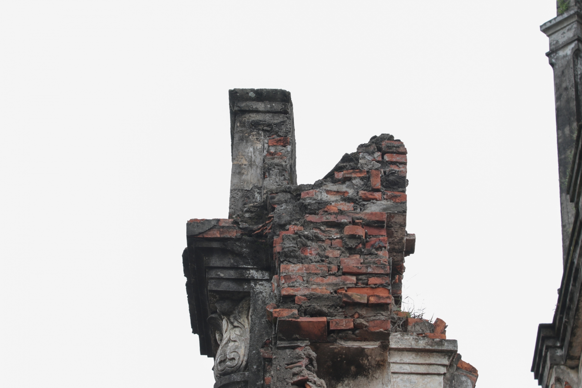 Unspoiled beauty in coastal 'Fallen church', northen Vietnam Unspoiled beauty in coastal 'Fallen church', northen Vietnam