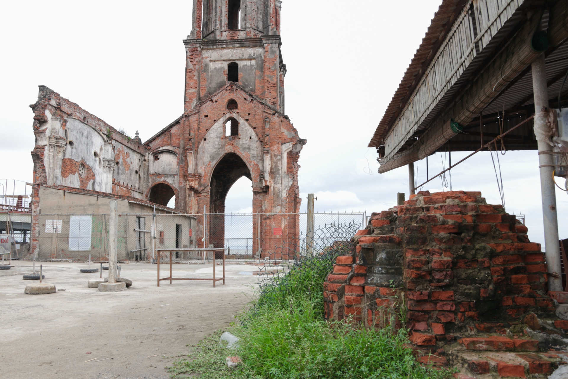 Unspoiled beauty in coastal 'Fallen church', northen Vietnam Unspoiled beauty in coastal 'Fallen church', northen Vietnam