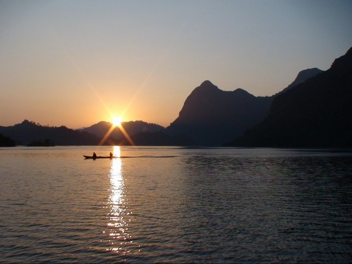 Na Hang lake, spectacular inland Ha Long Bay for a peace of mind Na Hang lake, spectacular inland Ha Long Bay for a peace of mind