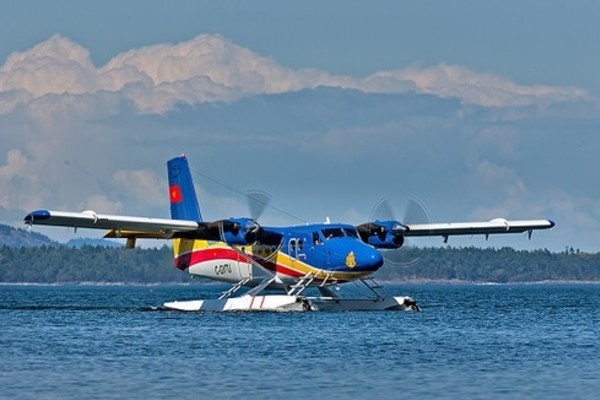 undefined Military aircraft were dispatched to find the missing fishermen (Photo: QDND)