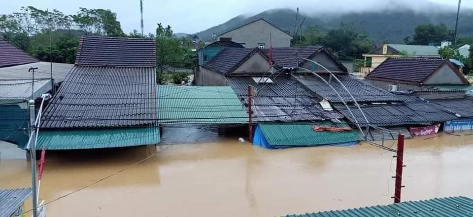 Flood in Central Vietnam: UN’s Secretary-General sent telegram to Vietnam Houses in Nghe An province inundated in floodwater (Photo: FB: Le Cong Vinh)