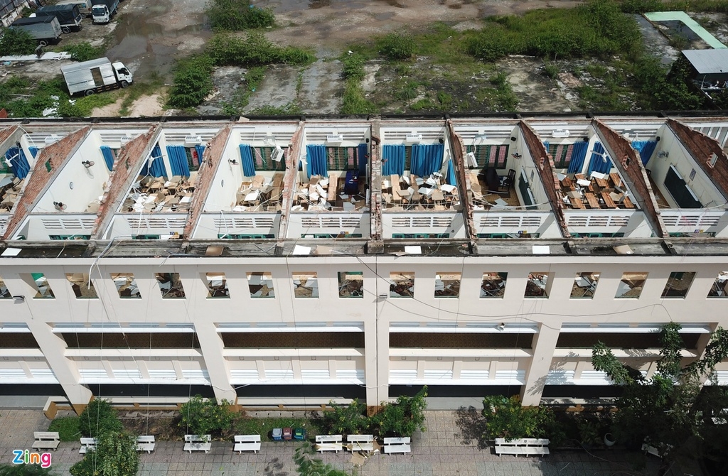 Flood in Central Vietnam: HCMC's school roof blown off due to eavy storm Flood in Central Vietnam: HCMC's school roof blown off due to eavy storm