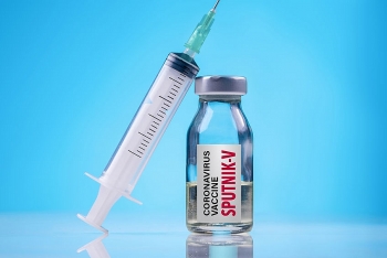 first group of elderly volunteers injected with sputnik v vaccine
