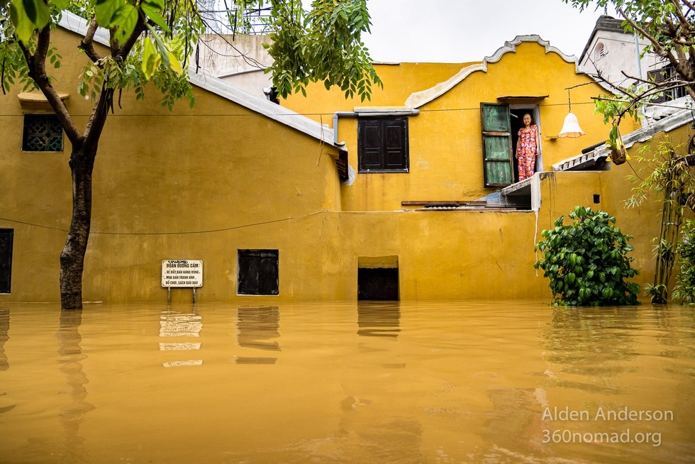 Inundated Hoi An during flooding season under the lens of American photographer