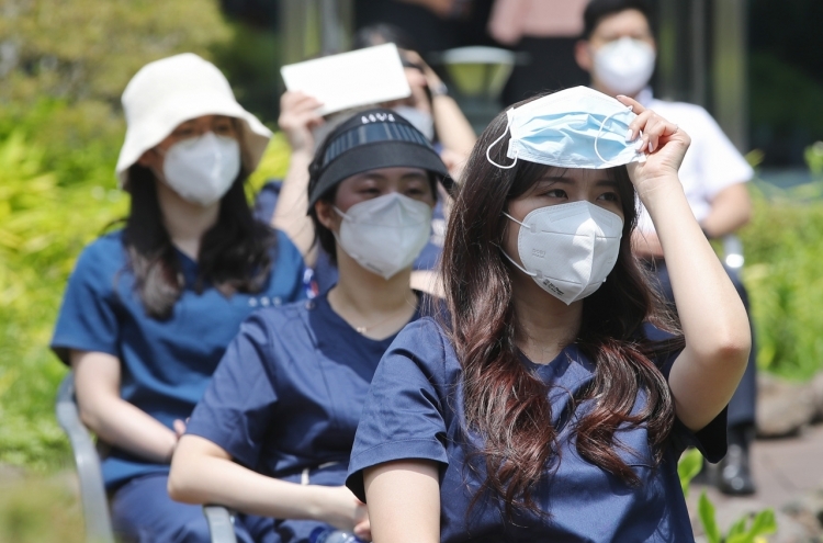 Wearing face masks is now compulsory in South Korea (Photo: Korea Herald) 