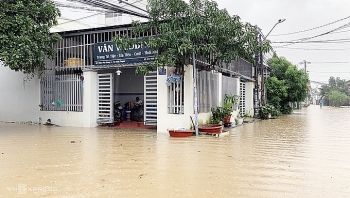 1500 residents in nha trang evacuate over flooding fear