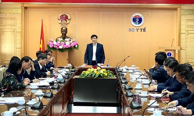 Vietnam to start human trials of indigenous COVID-19 vaccine in December Health minister nguyen thanh long at the meeting on december 5 (photo: vietnam ministry of health)