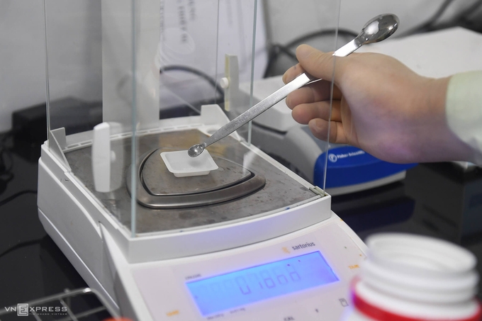 Vietnam to start human trials of indigenous COVID-19 vaccine in December Made-in-Vietnam COVID-19 vaccine is under development (Photo: VNE)