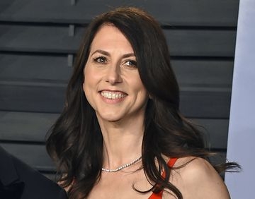 Amazon billionaire MacKenzie Scott donates billions of USD to 384 organizations MacKenzie scott (photo: bloomberg)