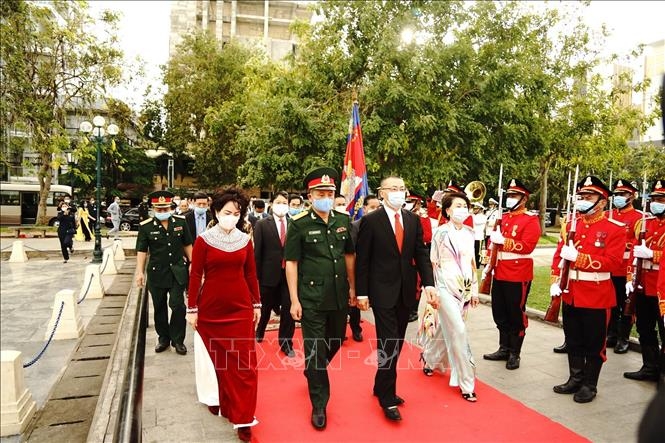Vietnamese leaders pay tribute to fallen soldiers in Cambodia Vietnamese leaders pay tribute to fallen soldiers in Cambodia