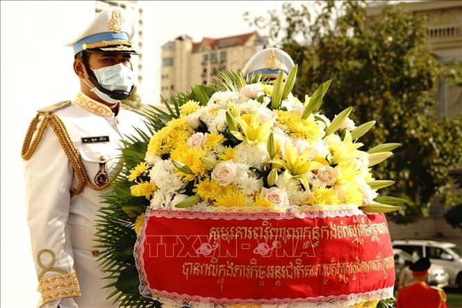 Vietnamese leaders pay tribute to fallen soldiers in Cambodia Vietnamese leaders pay tribute to fallen soldiers in Cambodia