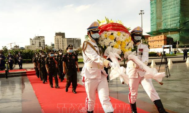 Vietnamese leaders pay tribute to fallen soldiers in Cambodia Vietnamese leaders pay tribute to fallen soldiers in Cambodia