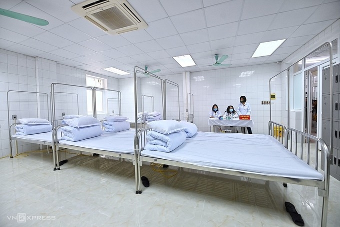 Deputy PM visits Vietnam’s first COVID-19 vaccine volunteers Volunteers who have got the jabs will be further monitored in this room at hanoi military medical university (photo: vne)