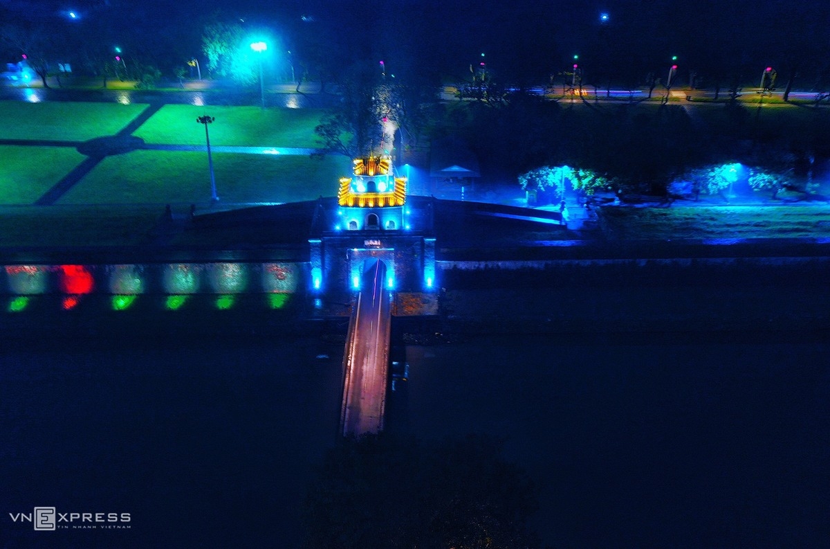 Hue in glimmer and grace as night falls Hue in glimmer and grace as night falls