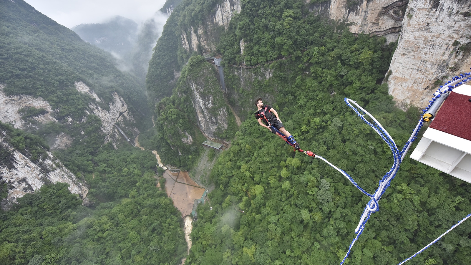 Thrilling bungee jumping from glass-bottom bridge in Central China Thrilling bungee jumping from glass bottom bridge in Central China