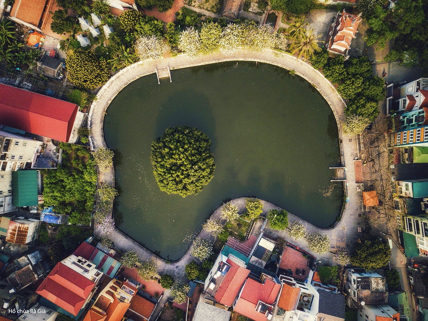 Breathtaking ponds, lakes for iry escapes in the middle of Hanoi Breathtaking ponds, lakes for iry escapes in the middle of Hanoi