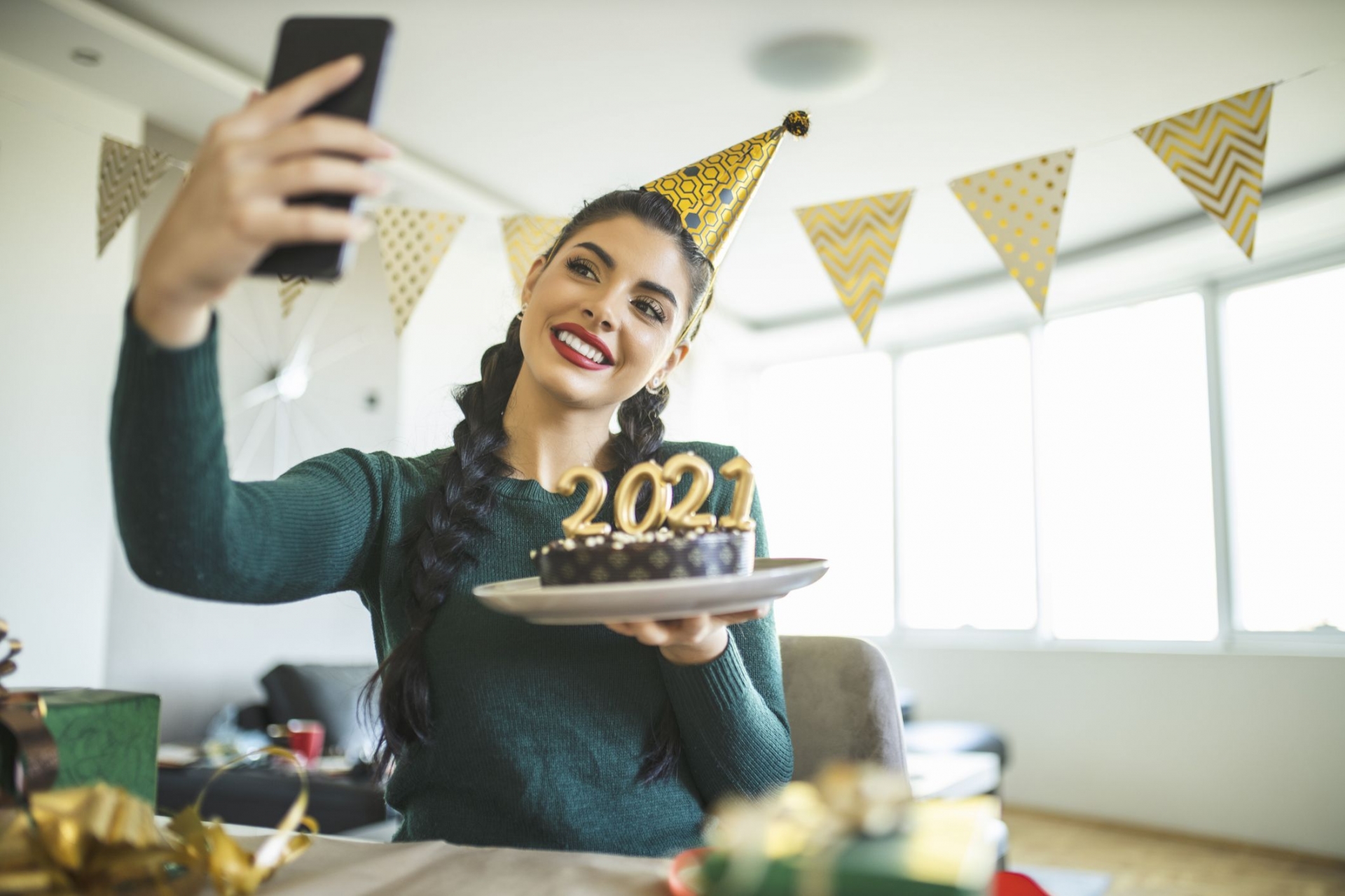 How to safely ends 2020 – the strangest year ever One should avoid crowded New Year party during the pandemic (Photo: Delish)