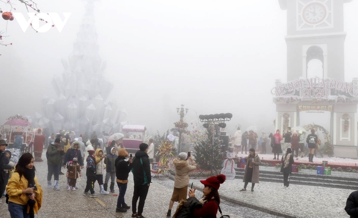 Vietnam News Today (December 28): PM delivers message on International Day of Epidemic Preparedness Temperatures are expected to drop sharply in Sa Pa tourist resort, northern Vietnam, in the coming days as the strongest cold spell of the year hits the region. (Photo: VOV)