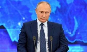 vladimir putin to receive russias sputnik v vaccine